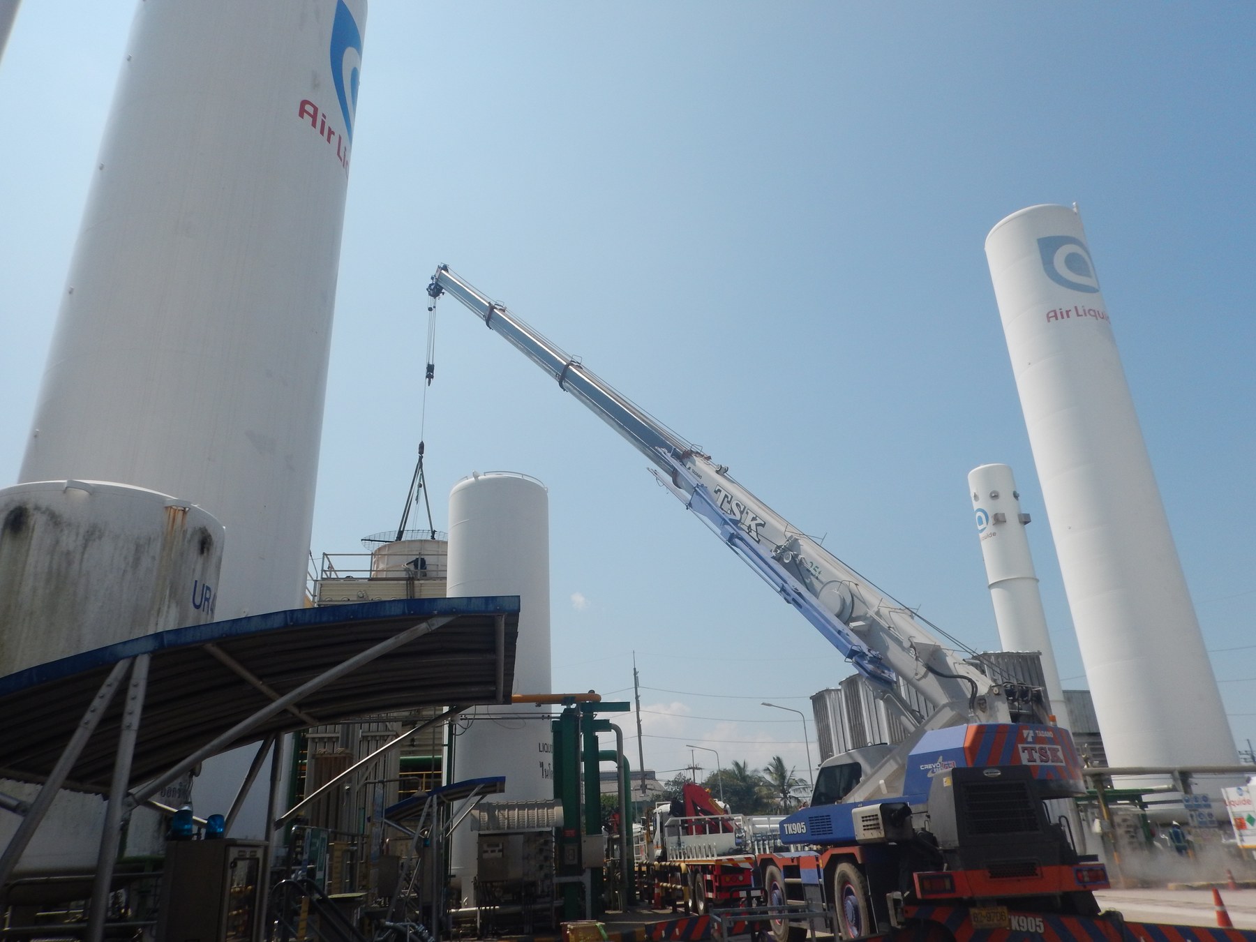 Mobile crane rigged for lifting beside cryogenic storage tanks at the plant during the maintenance shutdown