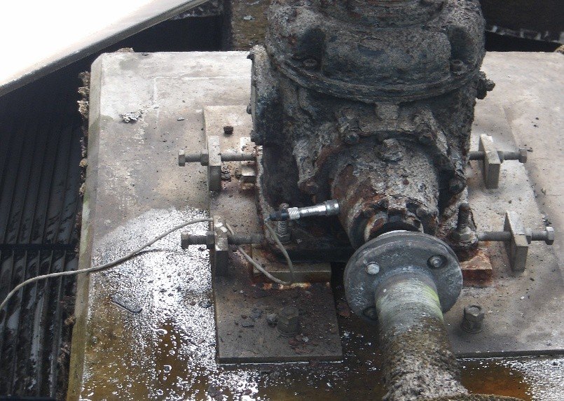 Existing gearbox on the cooling tower CT 917A before replacement
