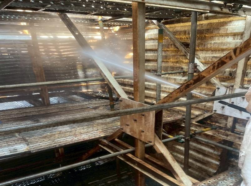 Cleaning inside cooling tower ET2