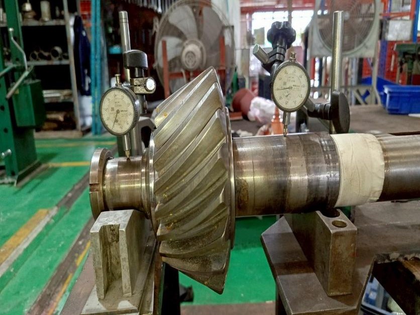 FD1712 gearbox shaft being checked with dial indicators in Synergy's workshop